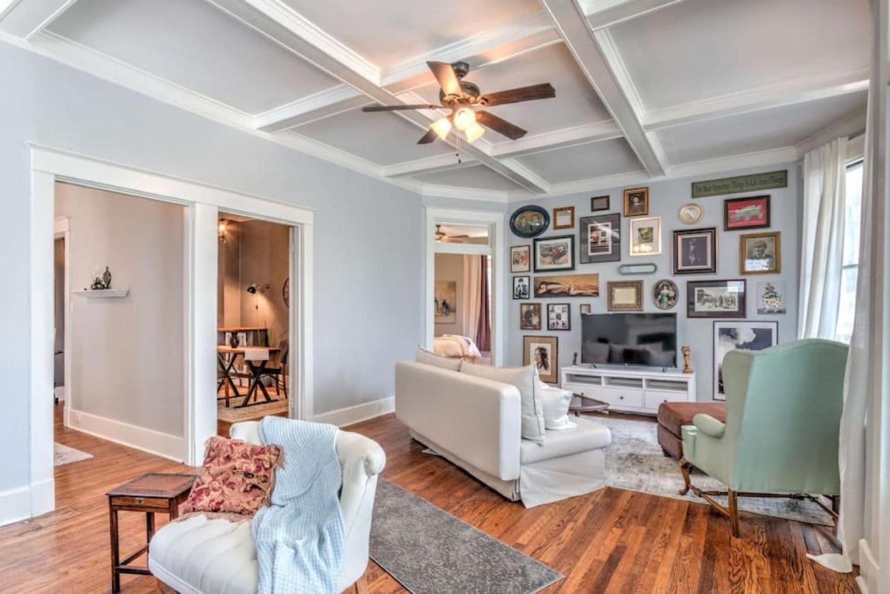Elegant Colonial With Lovely Details And Character Memphis Esterno foto