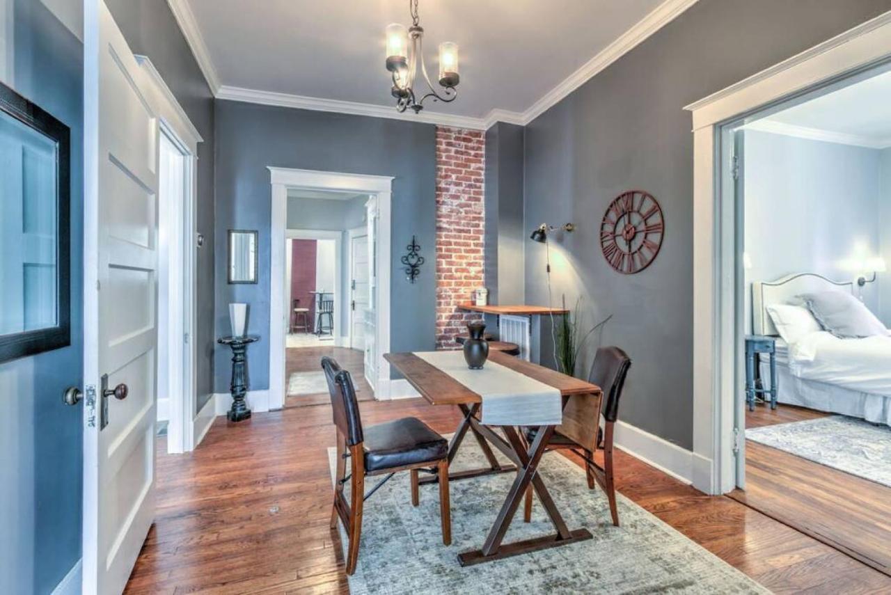 Elegant Colonial With Lovely Details And Character Memphis Esterno foto