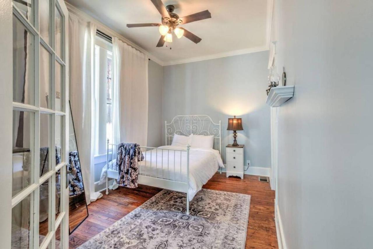 Elegant Colonial With Lovely Details And Character Memphis Esterno foto