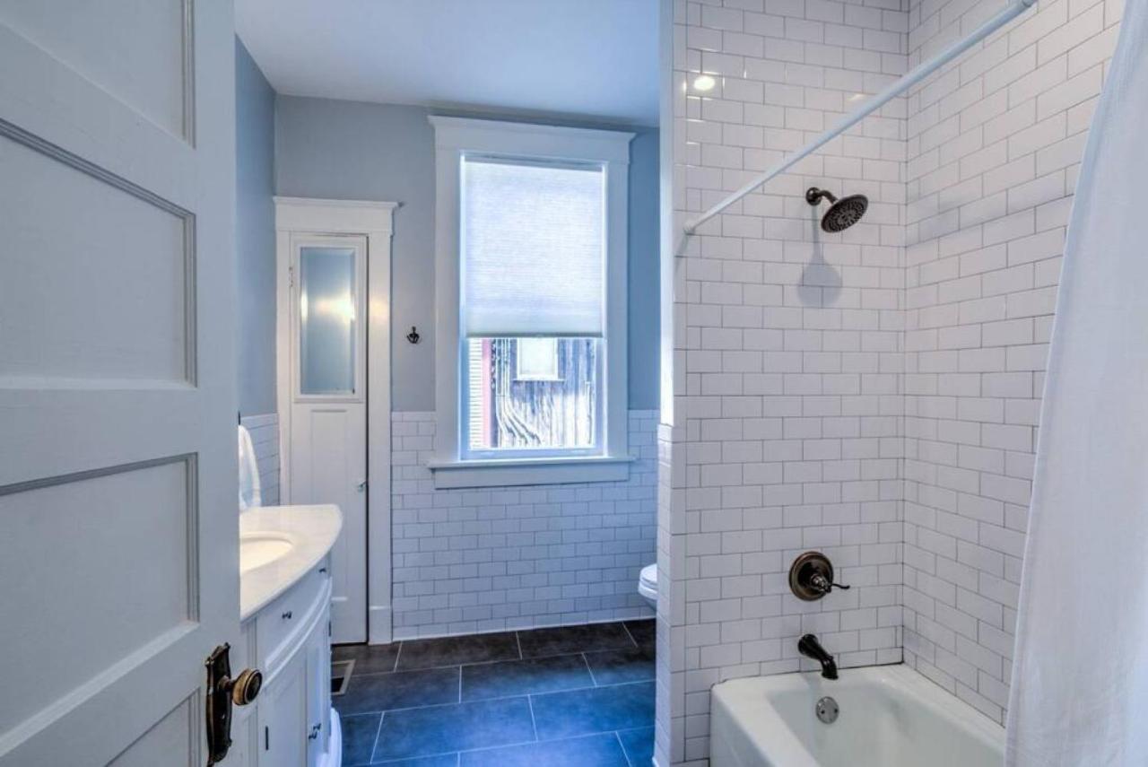 Elegant Colonial With Lovely Details And Character Memphis Esterno foto
