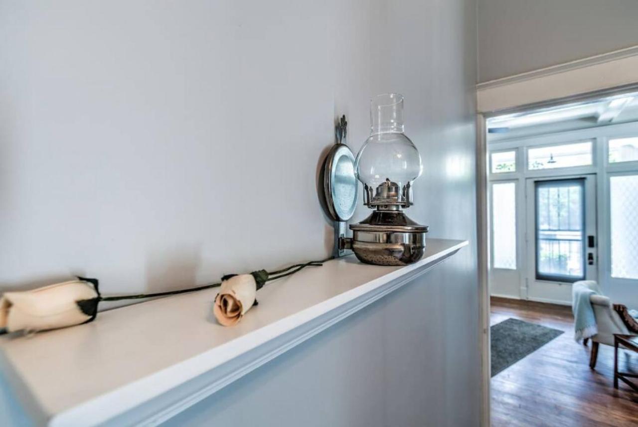 Elegant Colonial With Lovely Details And Character Memphis Esterno foto