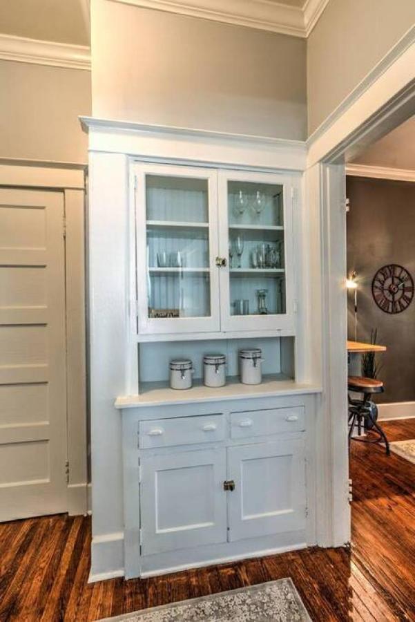 Elegant Colonial With Lovely Details And Character Memphis Esterno foto