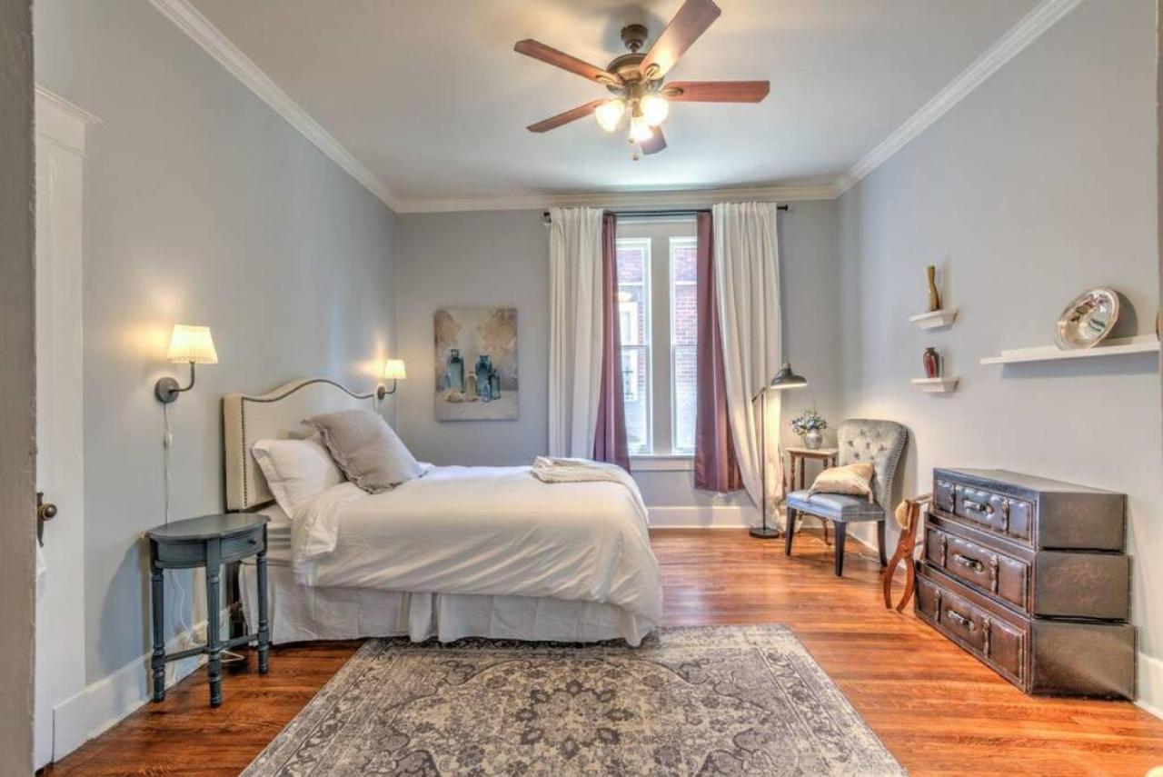 Elegant Colonial With Lovely Details And Character Memphis Esterno foto