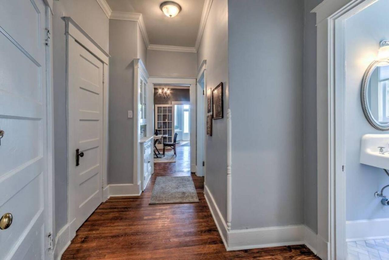 Elegant Colonial With Lovely Details And Character Memphis Esterno foto