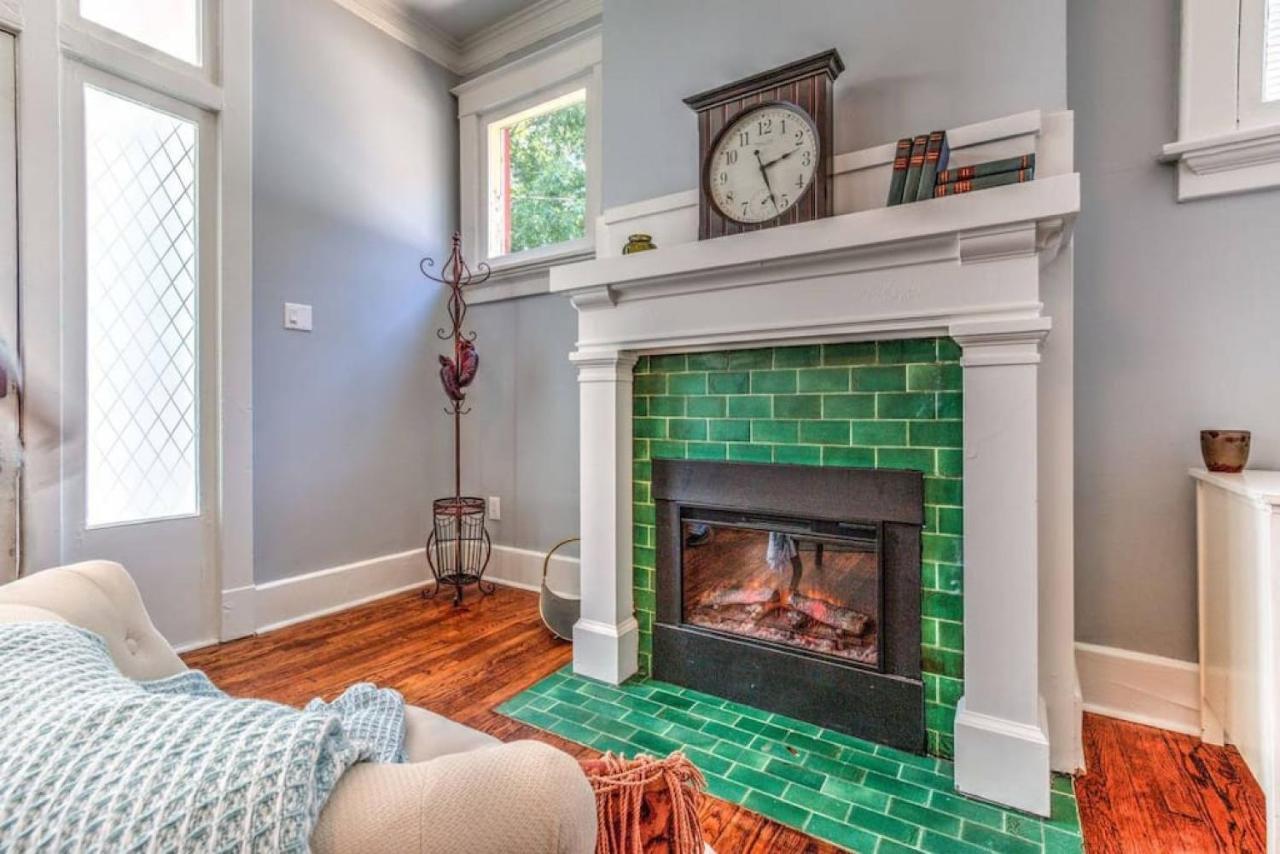 Elegant Colonial With Lovely Details And Character Memphis Esterno foto